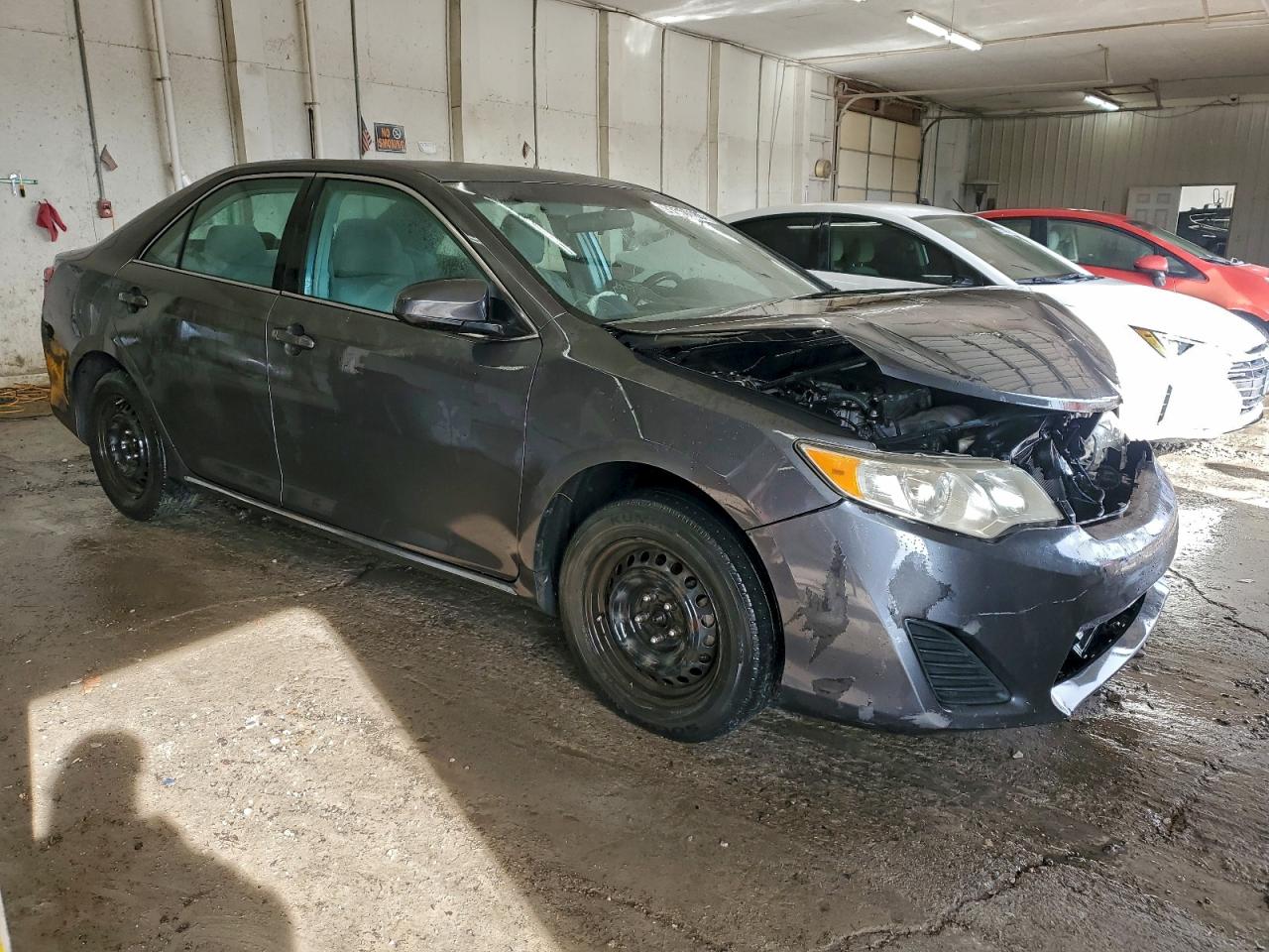 Toyota Camry Base Image 10