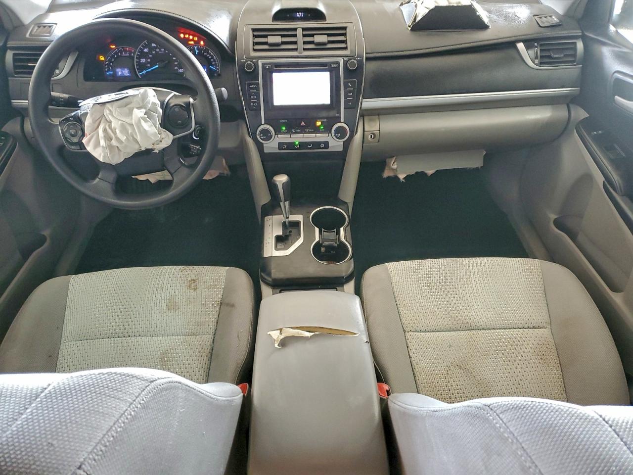 Toyota Camry Base Image 9