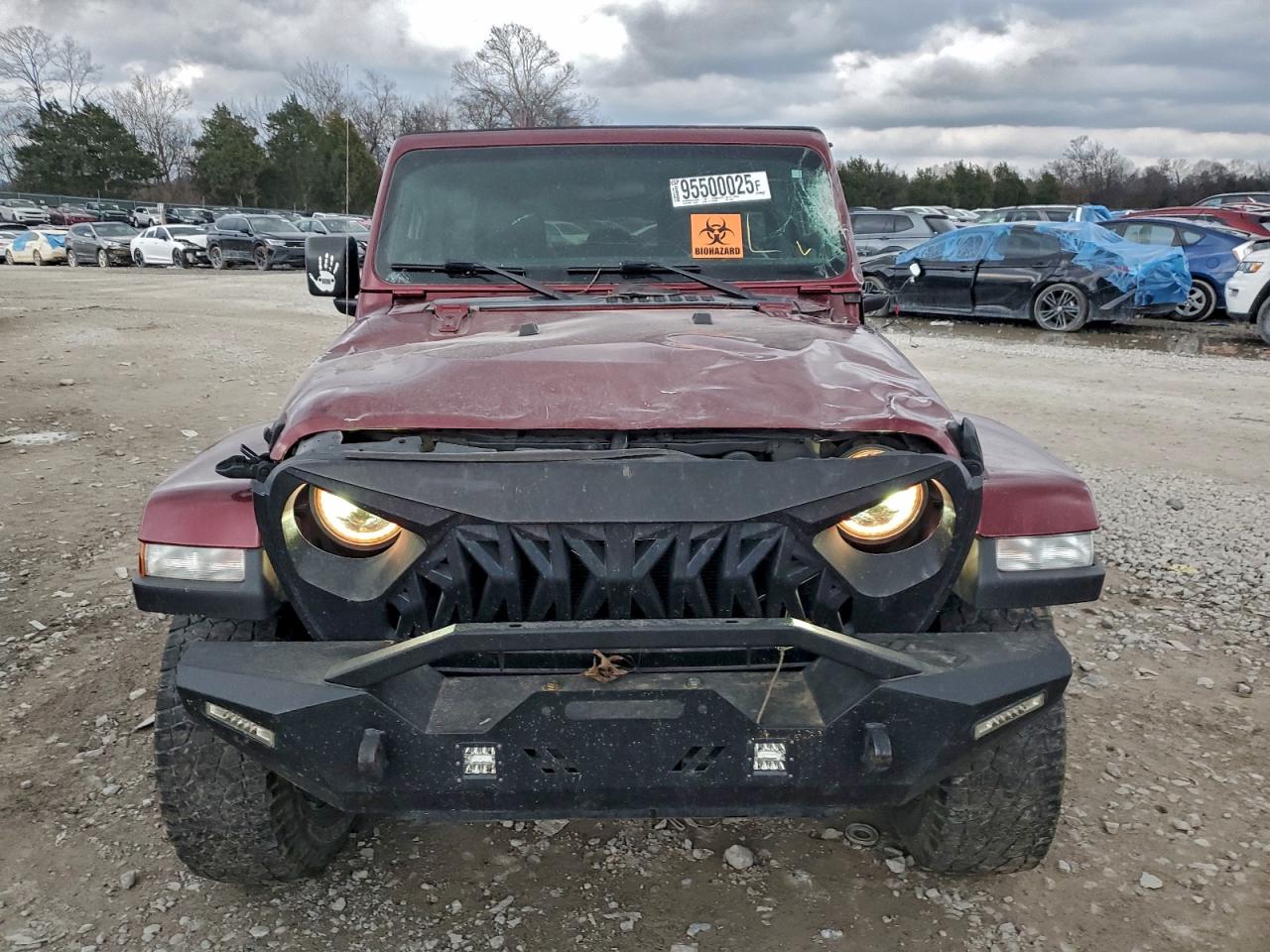 Jeep Wrangler Sahara Image 7