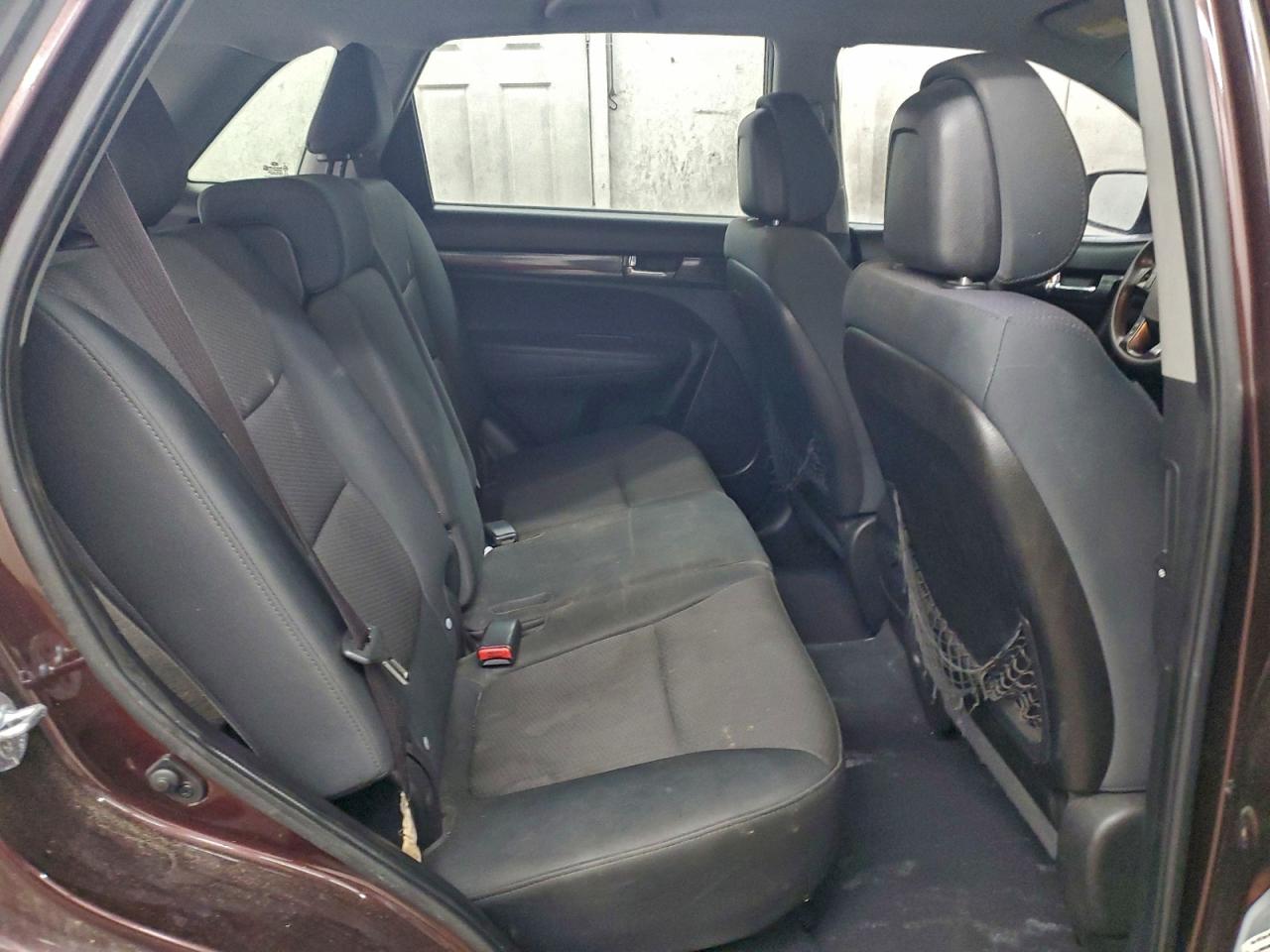 Kia Sorento Base Image 9
