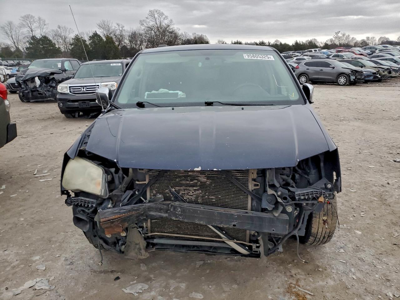 Chrysler Minivan Touring L Image 4