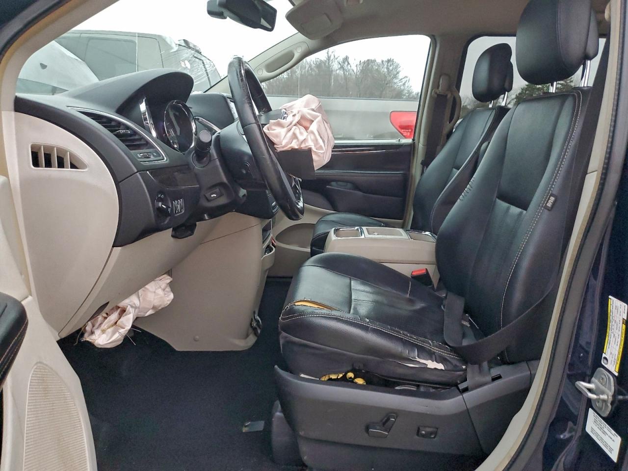 Chrysler Minivan Touring L Image 6