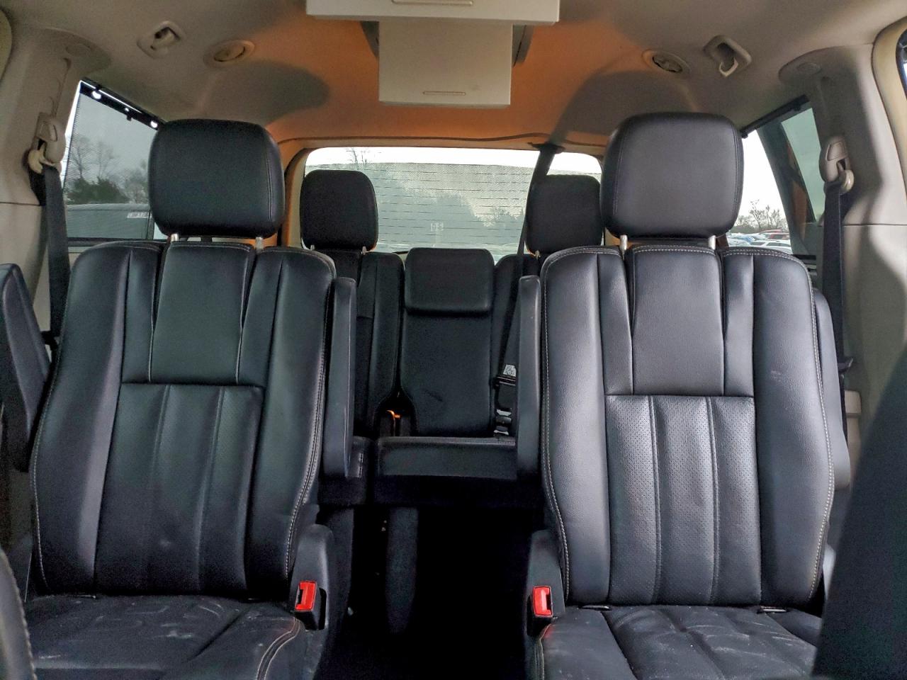 Chrysler Minivan Touring L Image 13