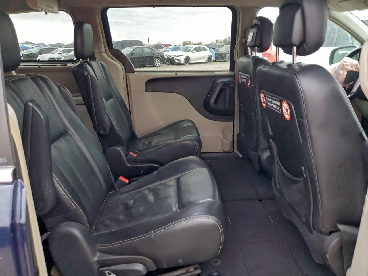 Chrysler Minivan Touring L Image 11