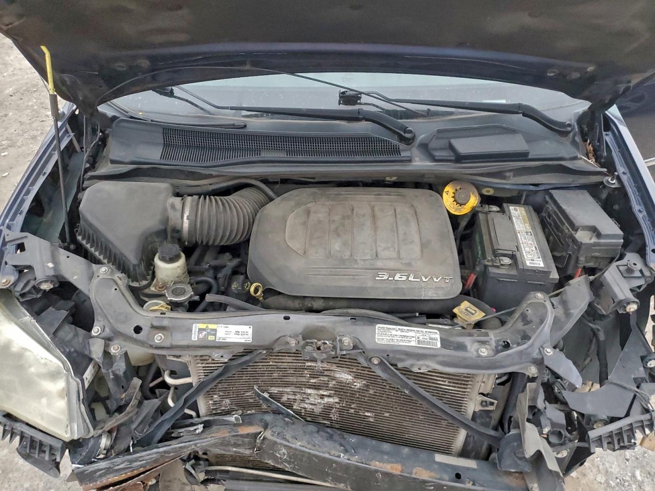 Chrysler Minivan Touring L Image 12