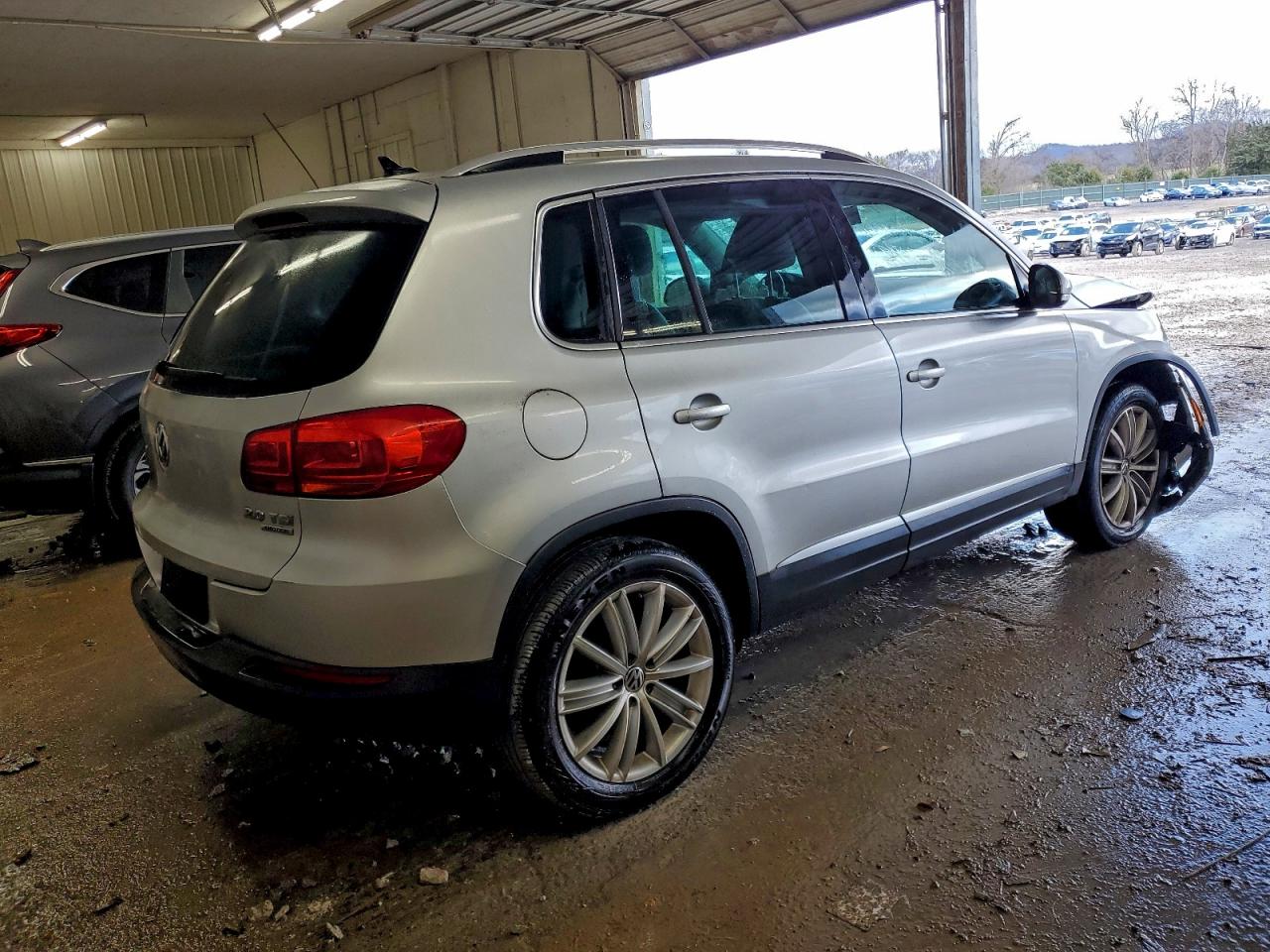 Volkswagen Tiguan S Image 8