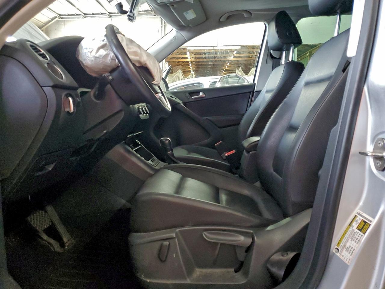 Volkswagen Tiguan S Image 6