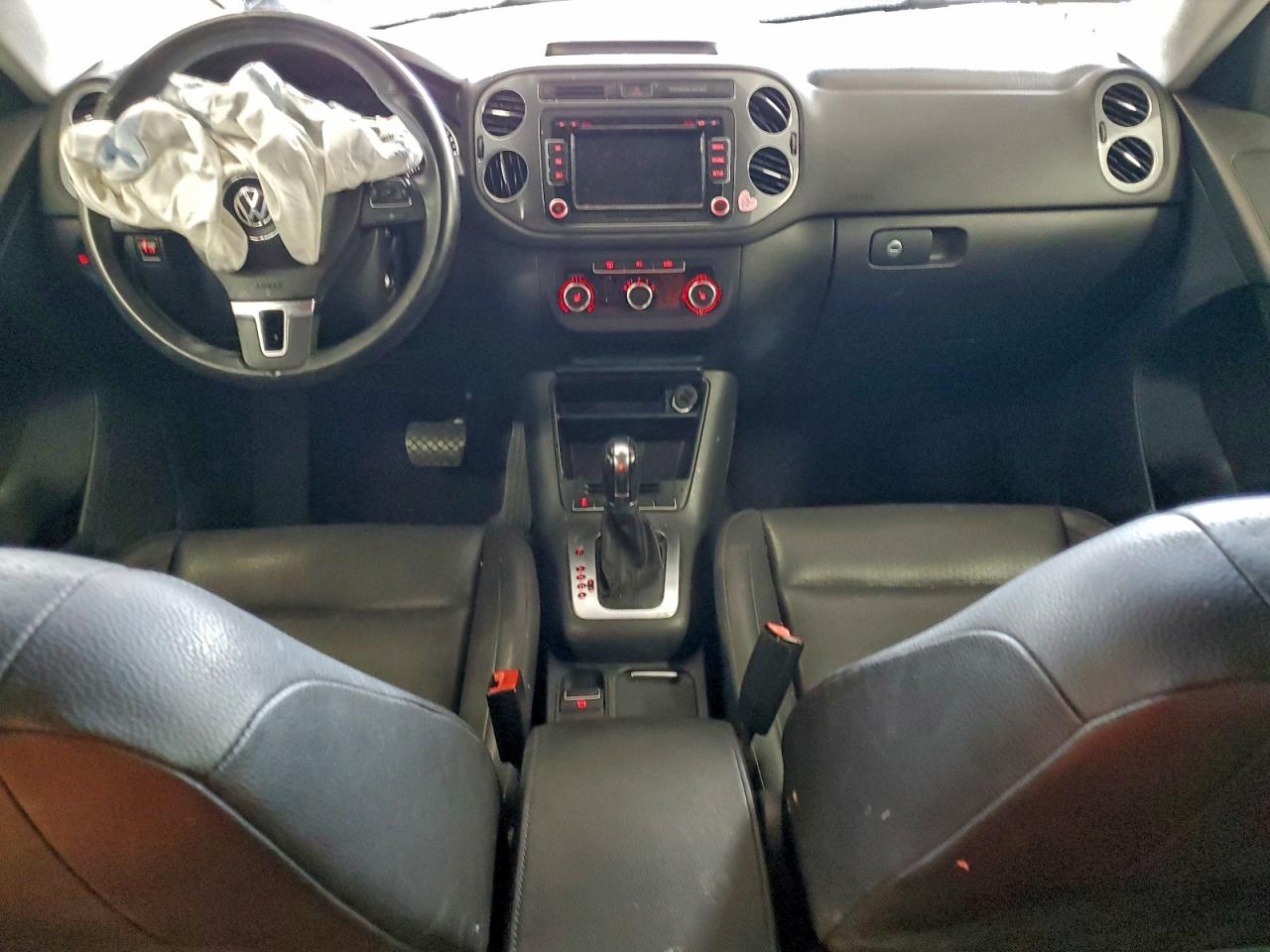 Volkswagen Tiguan S Image 12