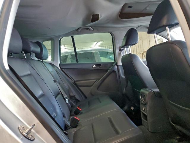 Volkswagen Tiguan S Image 4