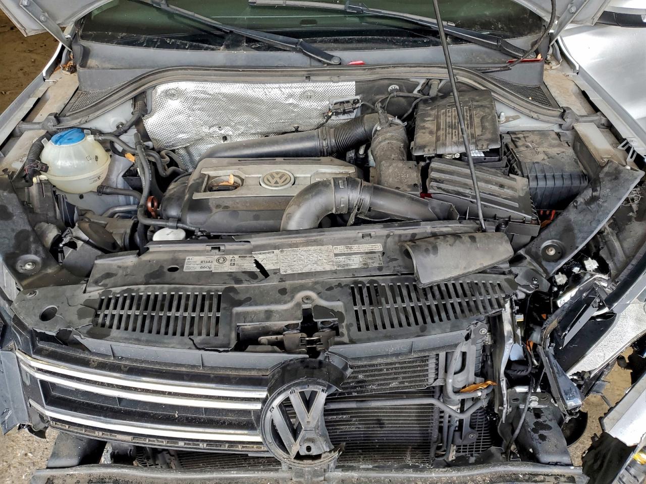 Volkswagen Tiguan S Image 5