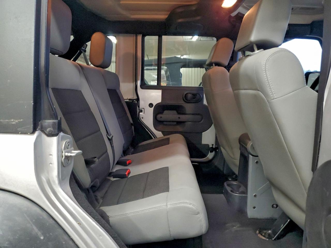 Jeep Wrangler X Image 11