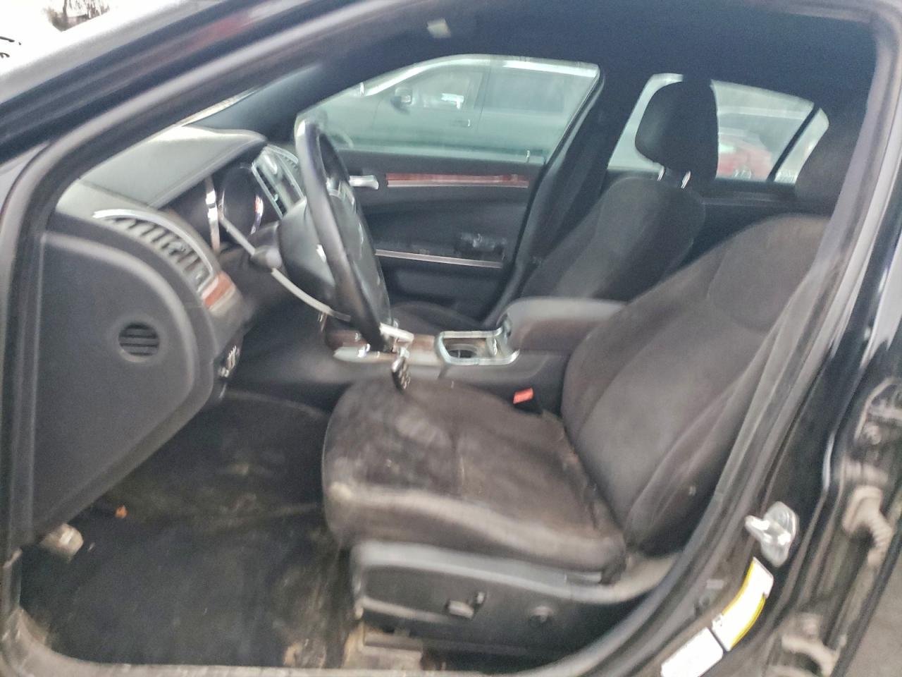 Chrysler 300 Image 4