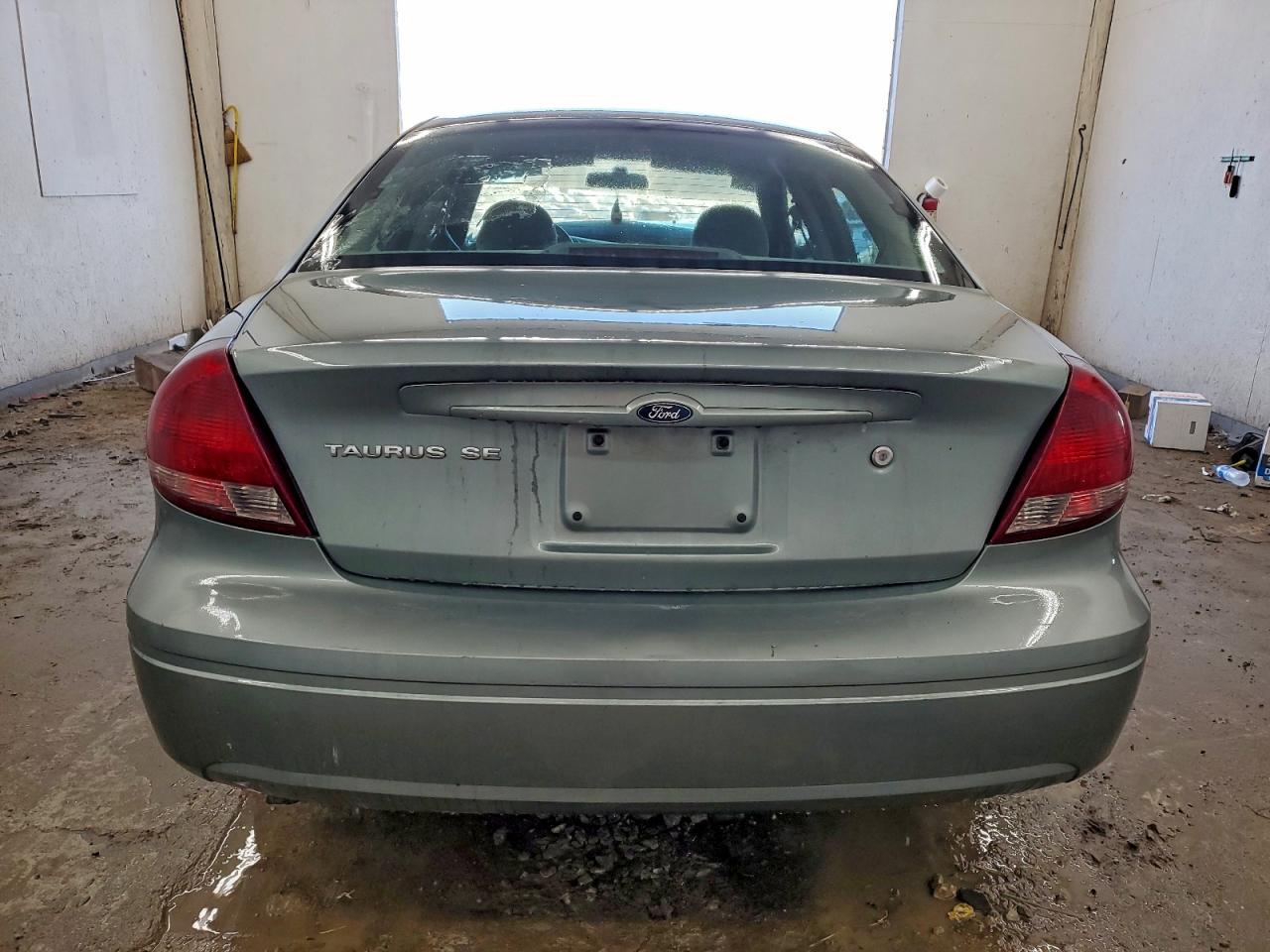 Ford Taurus Se Image 4