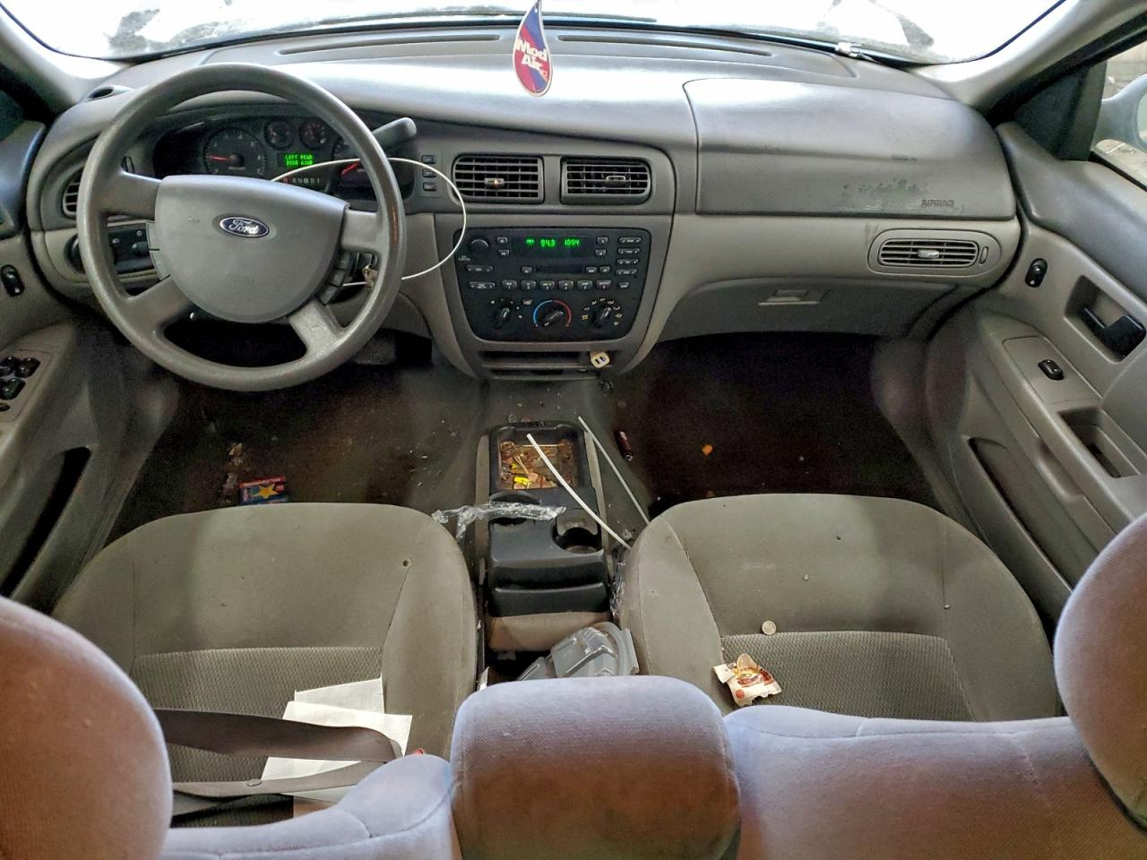 Ford Taurus Se Image 2