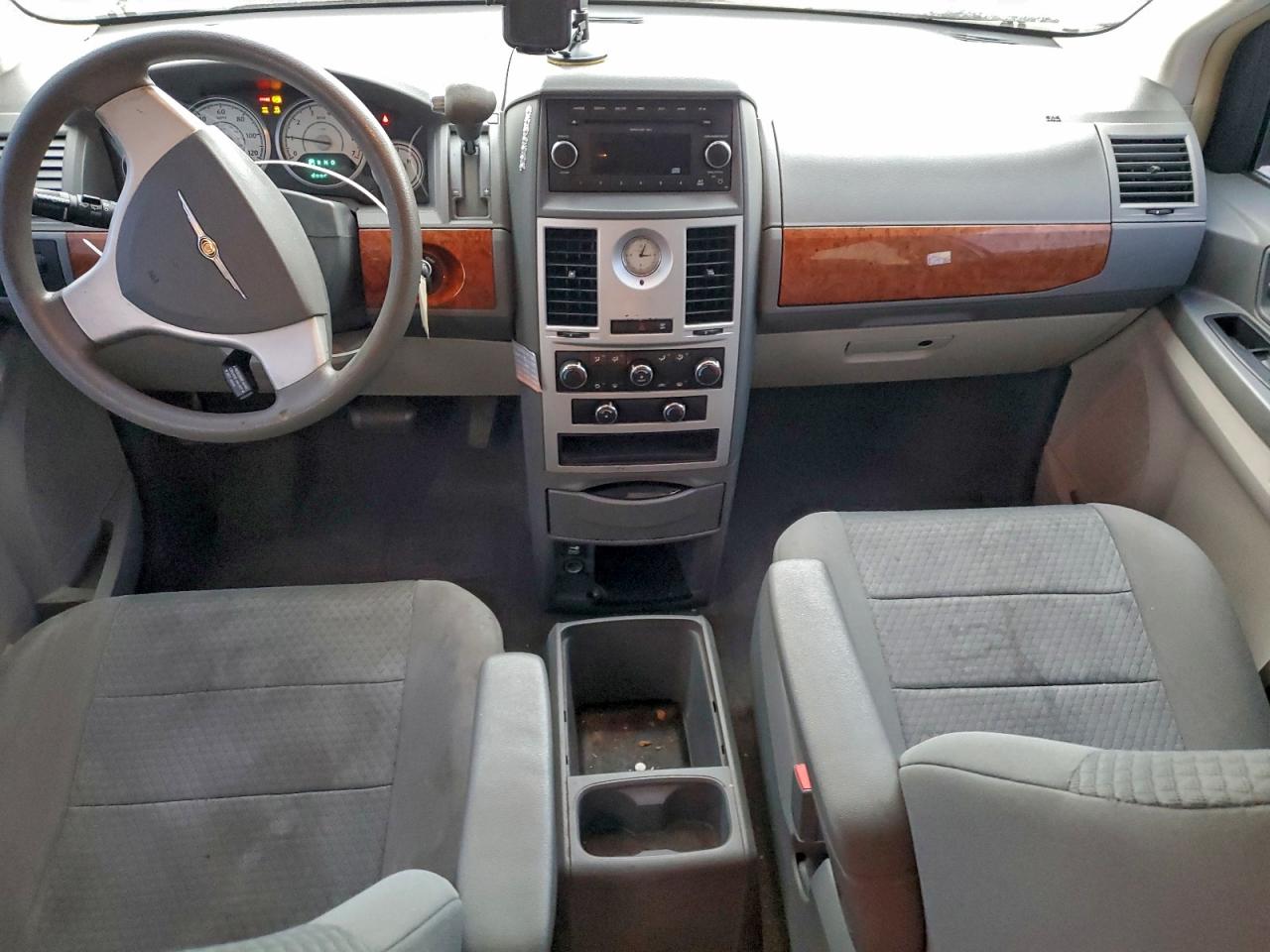 Chrysler Minivan Lx Image 4