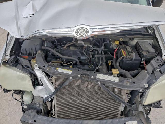 Chrysler Minivan Lx Image 10