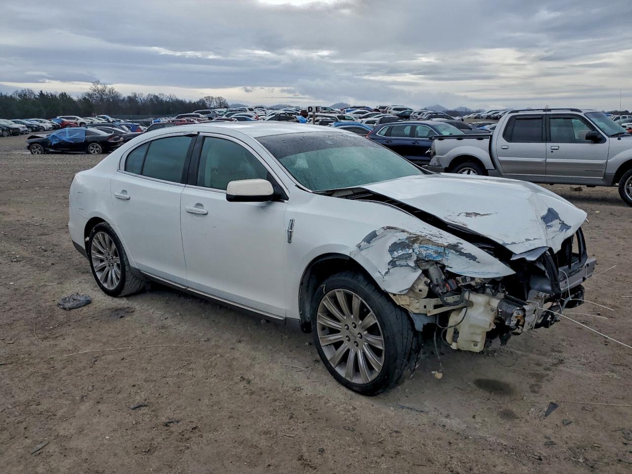 Lincoln MKS Image 4