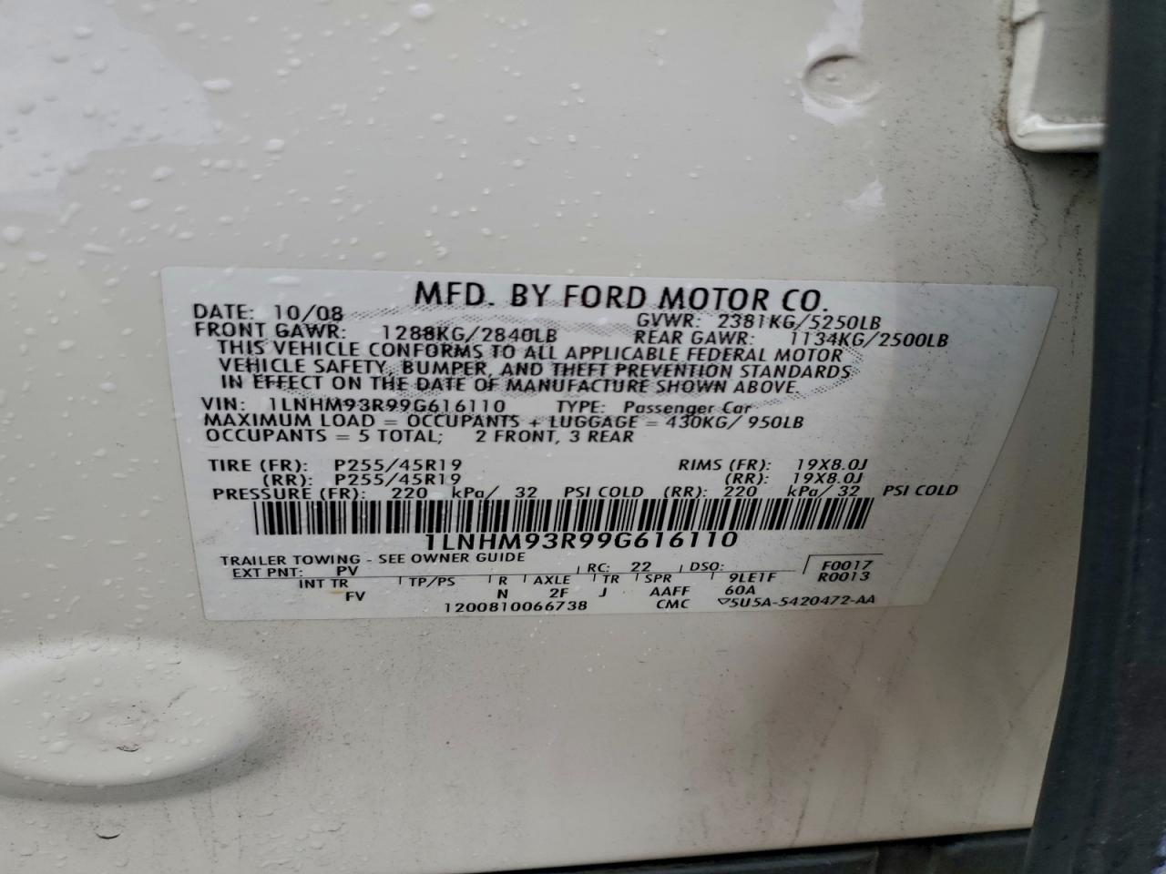 Lincoln MKS Image 12