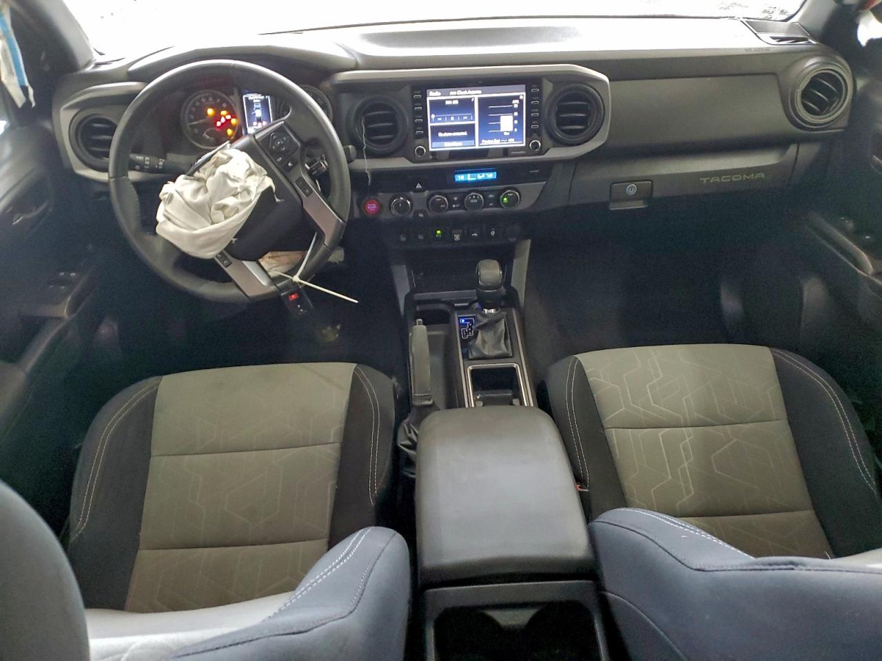 Toyota Tacoma Double Cab Image 12