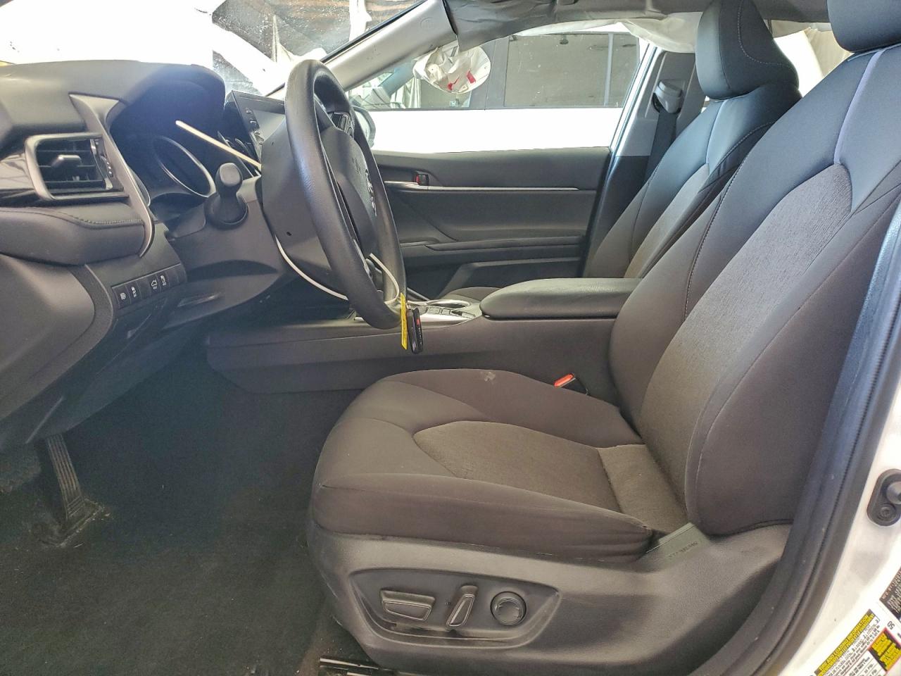 Toyota Camry Le Image 5