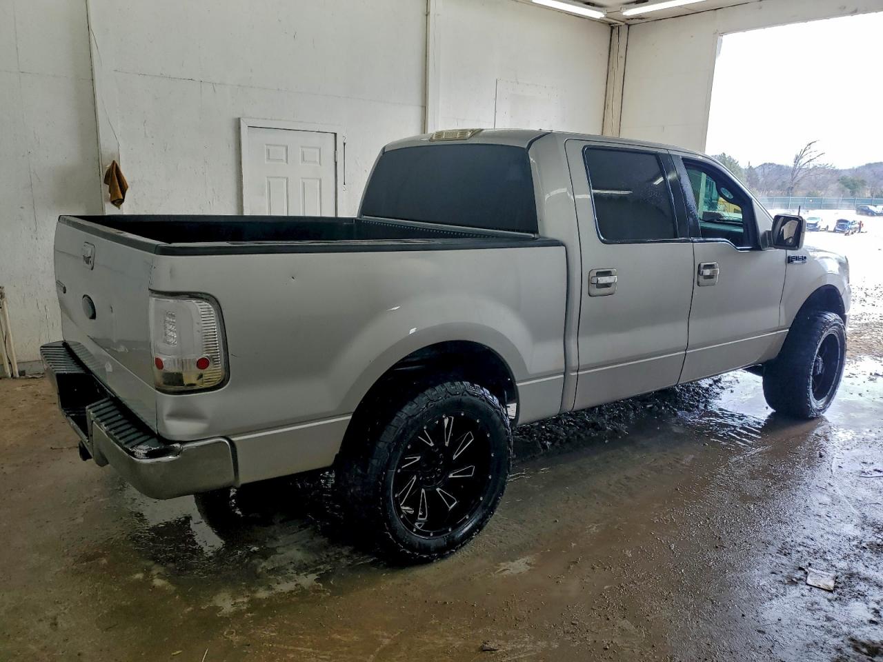 Ford F-150 Supercrew Image 3