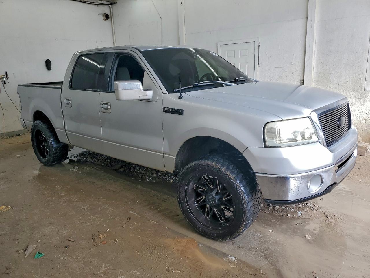 Ford F-150 Supercrew Image 12