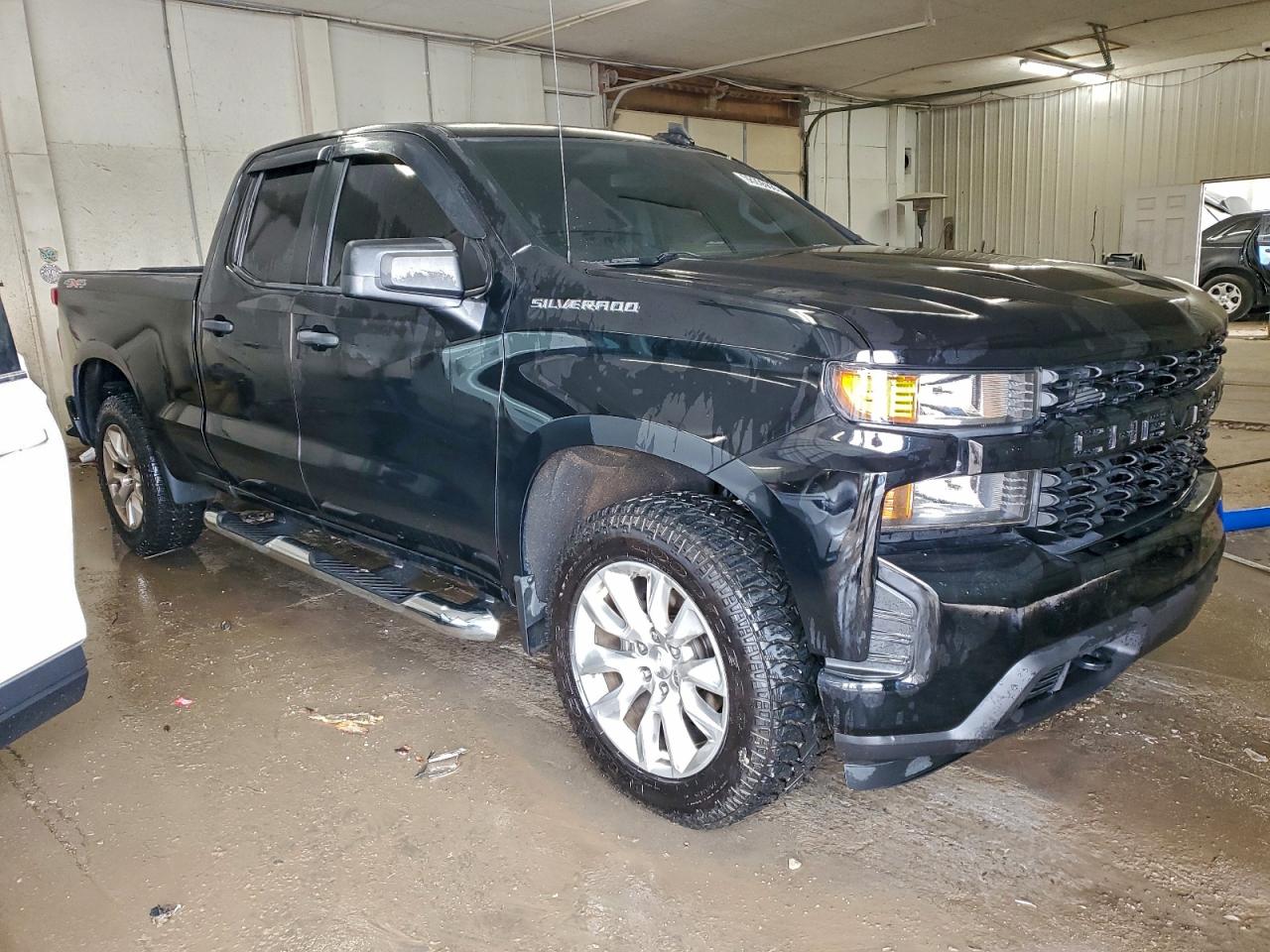 Chevrolet Silverado K1500 Custom Image 2