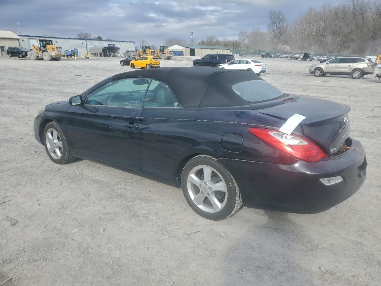 Toyota Camry Se Image 2