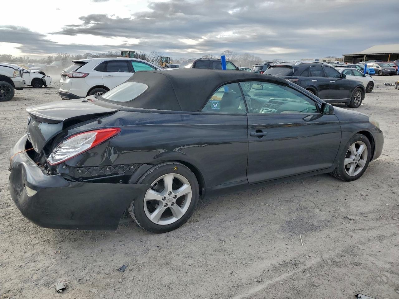 Toyota Camry Se Image 4