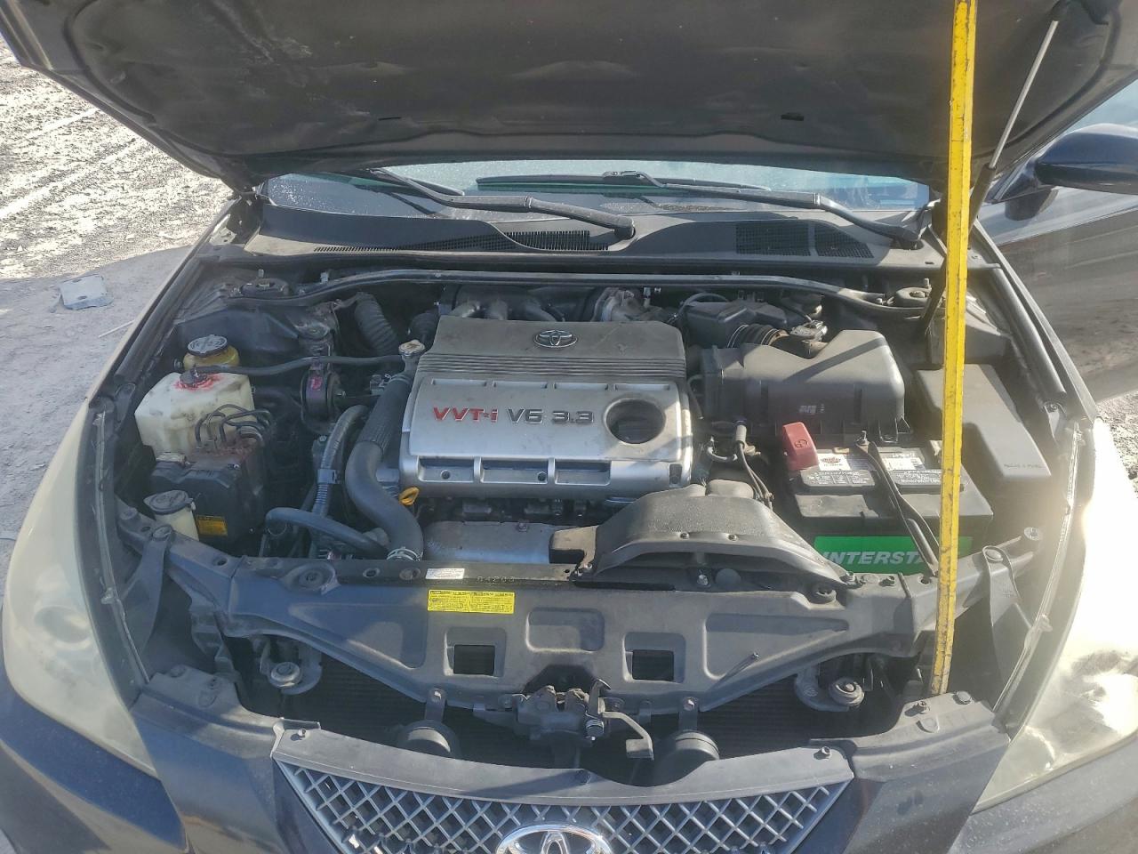 Toyota Camry Se Image 8