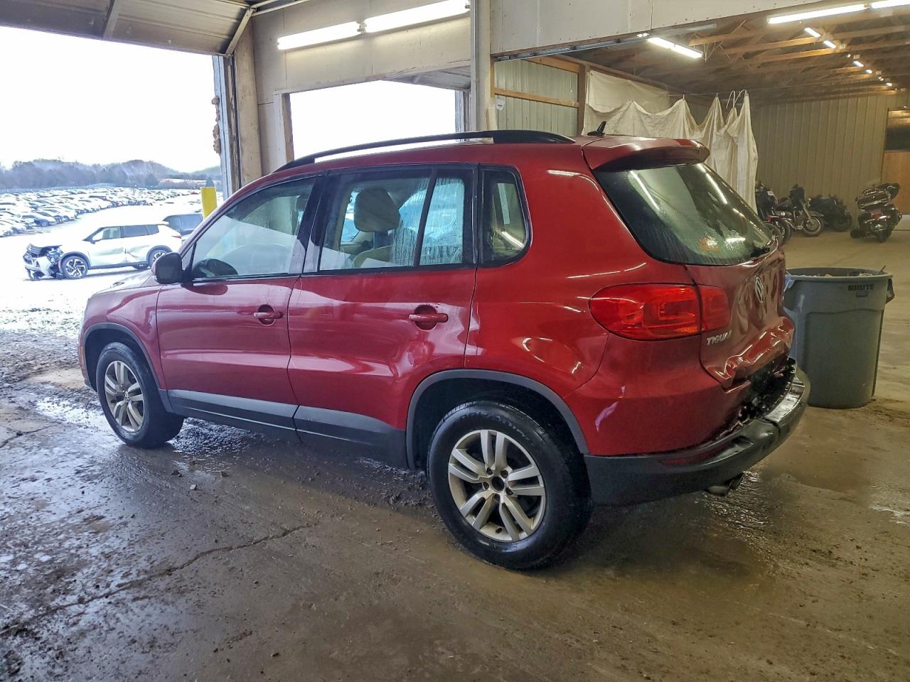 Volkswagen Tiguan S Image 3