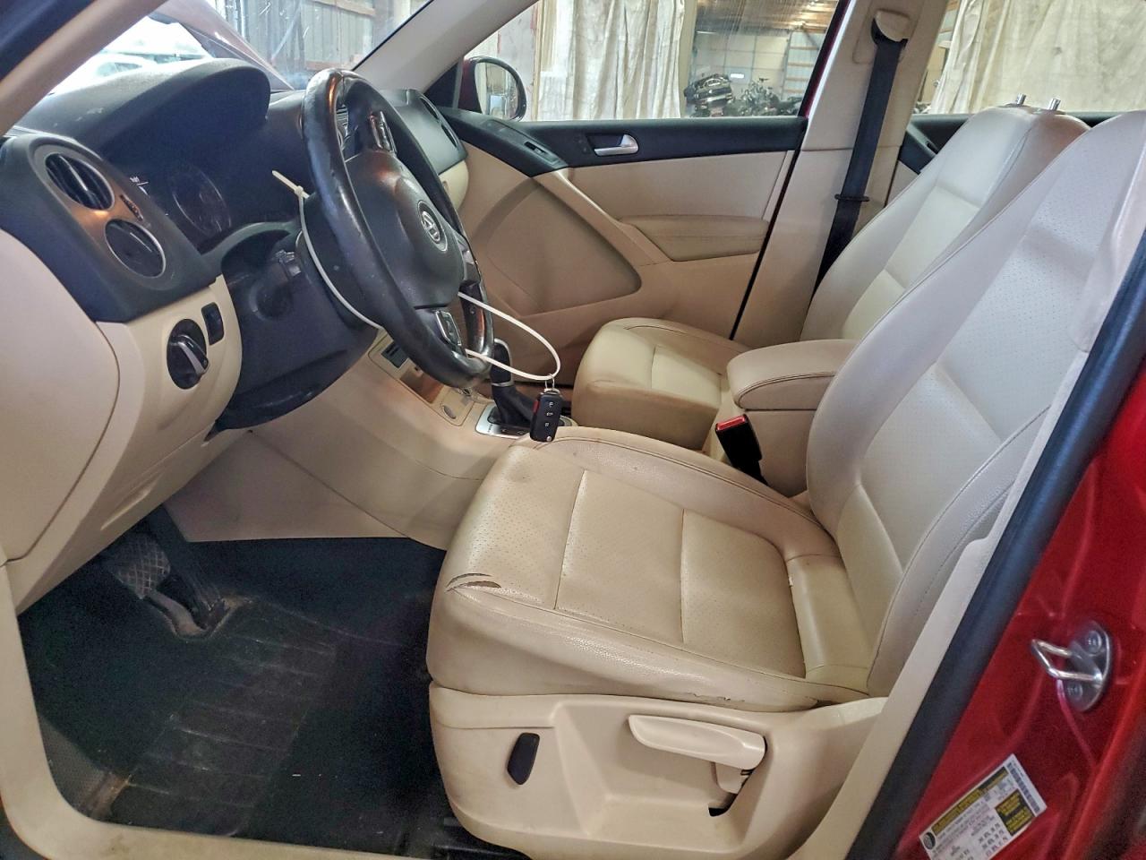 Volkswagen Tiguan S Image 10