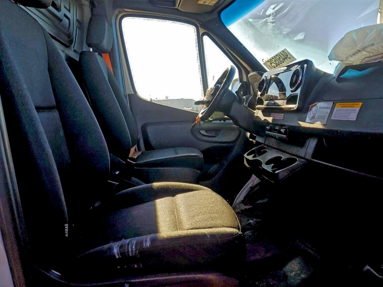 Mercedes-Benz Sprinter 2500 Image 6