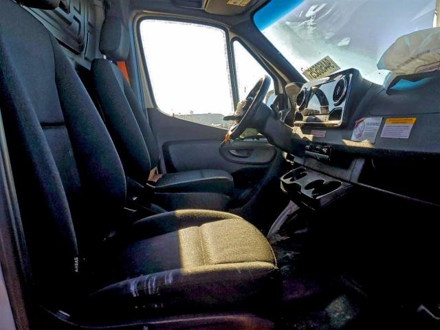 Mercedes-Benz Sprinter 2500 Image 6