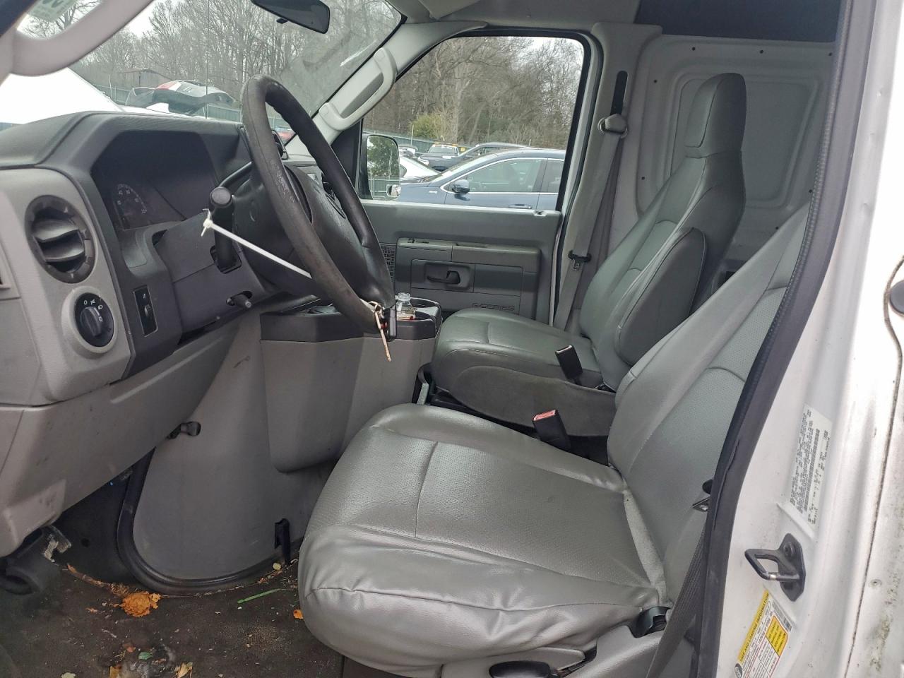 Ford E-250 E250 Van Image 9