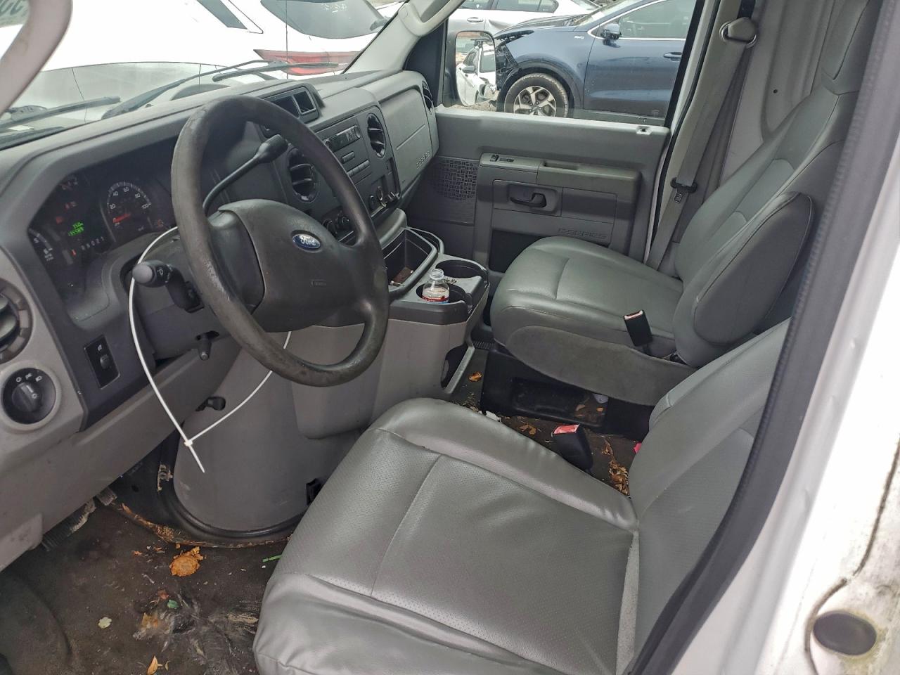 Ford E-250 E250 Van Image 10