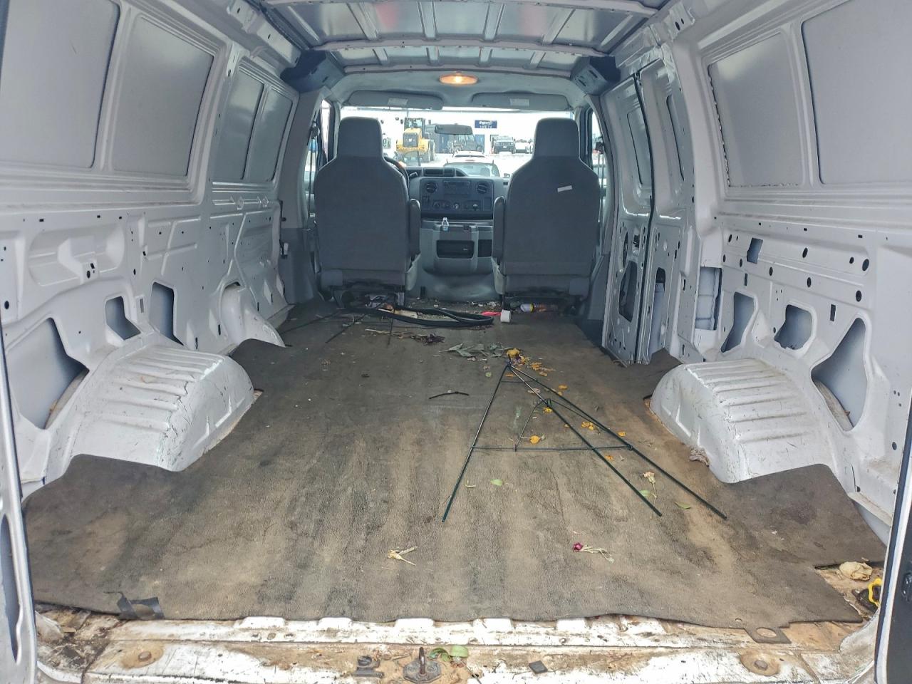 Ford E-250 E250 Van Image 8