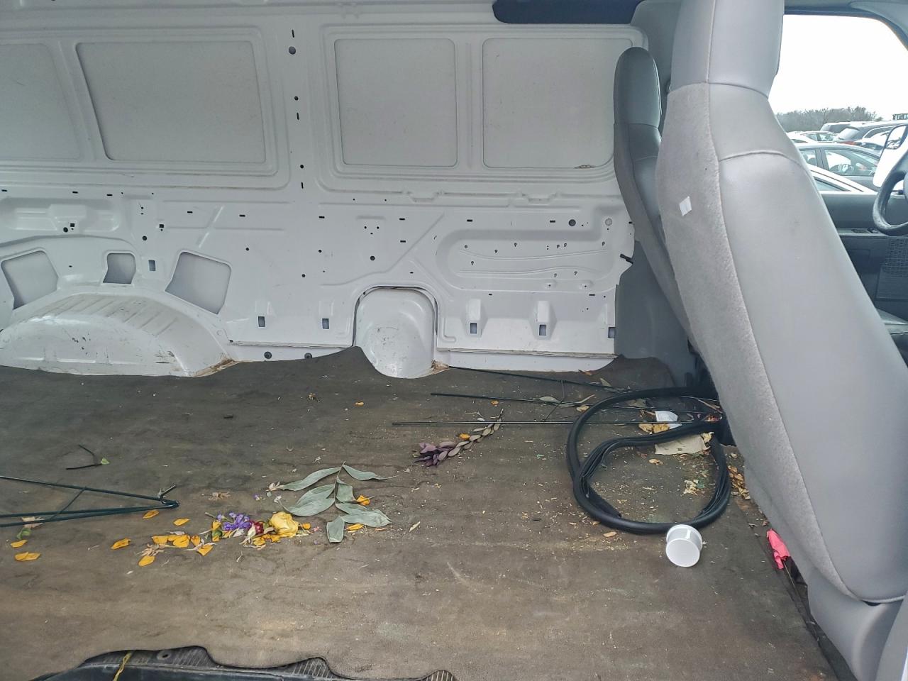 Ford E-250 E250 Van Image 5