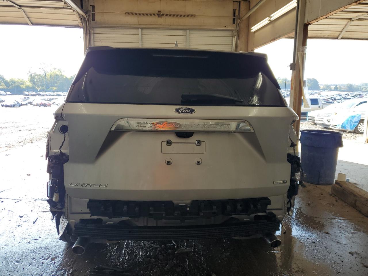 Ford Explorer Limited Image 11