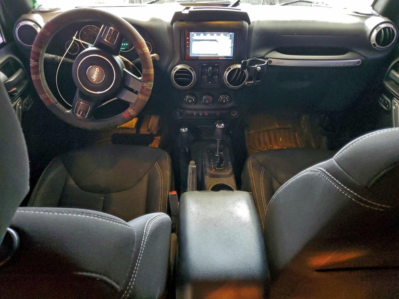 Jeep Wrangler Sahara Image 7