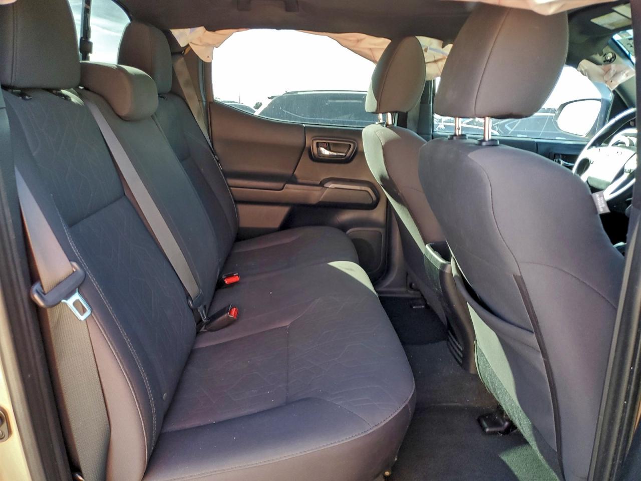 Toyota Tacoma Double Cab Image 9