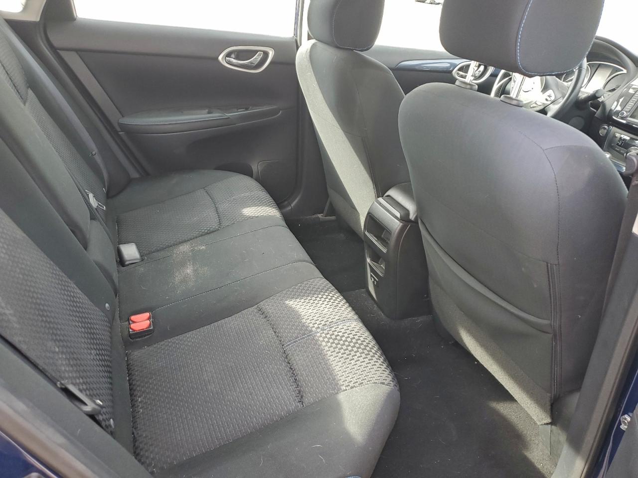 Nissan Sentra S Image 4