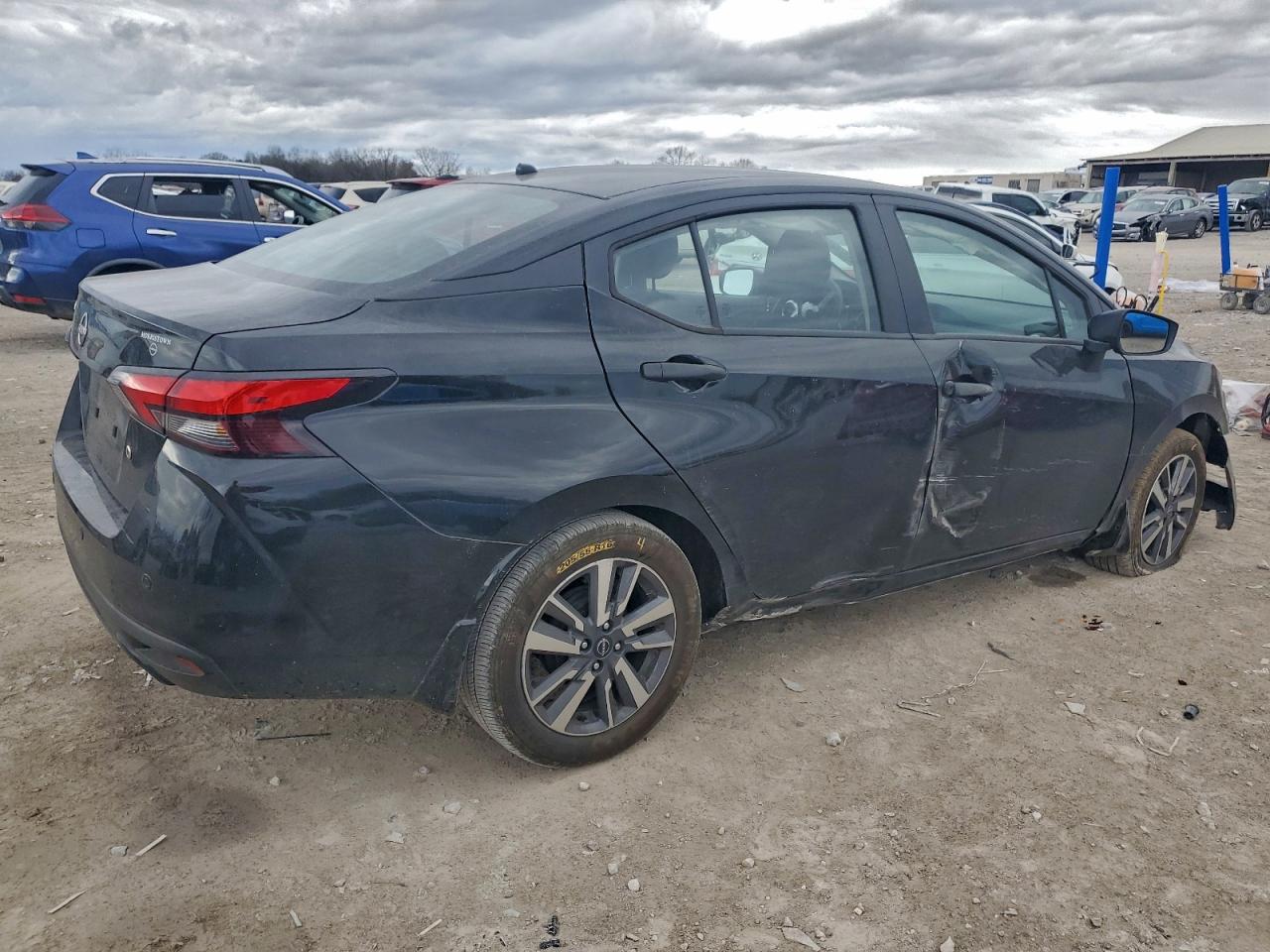 Nissan Versa S Image 4