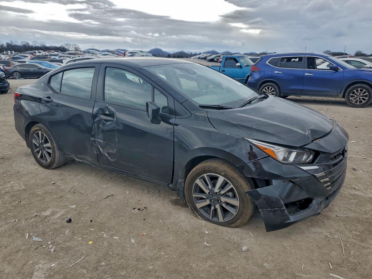 Nissan Versa S Image 2