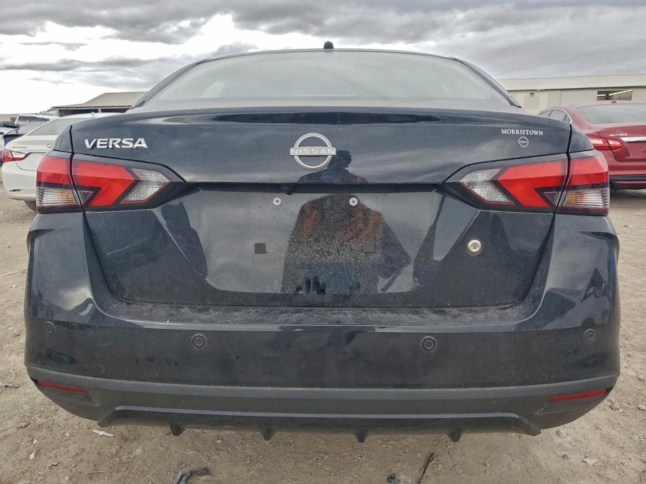 Nissan Versa S Image 8