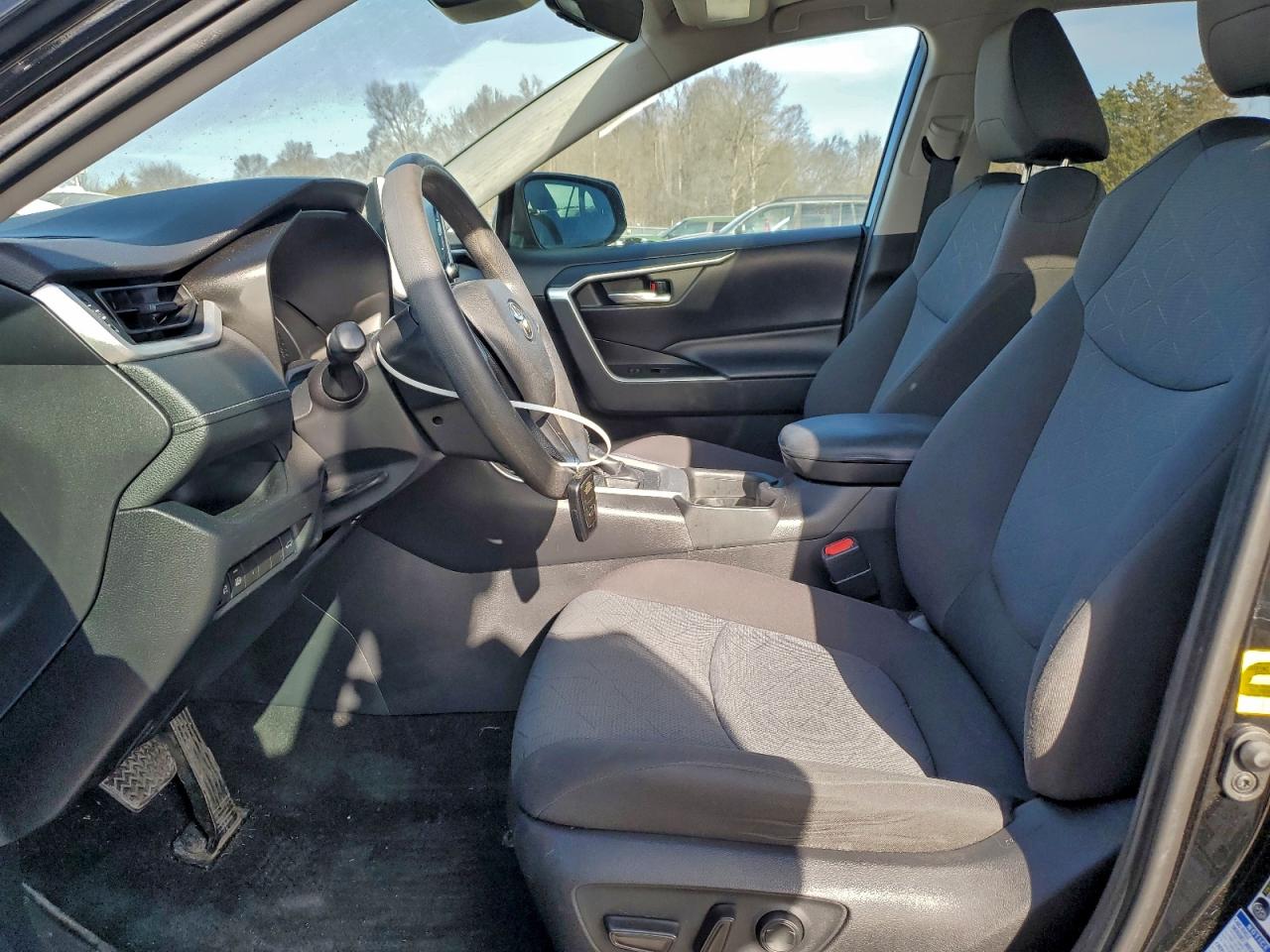 Toyota RAV4 Xle Image 8