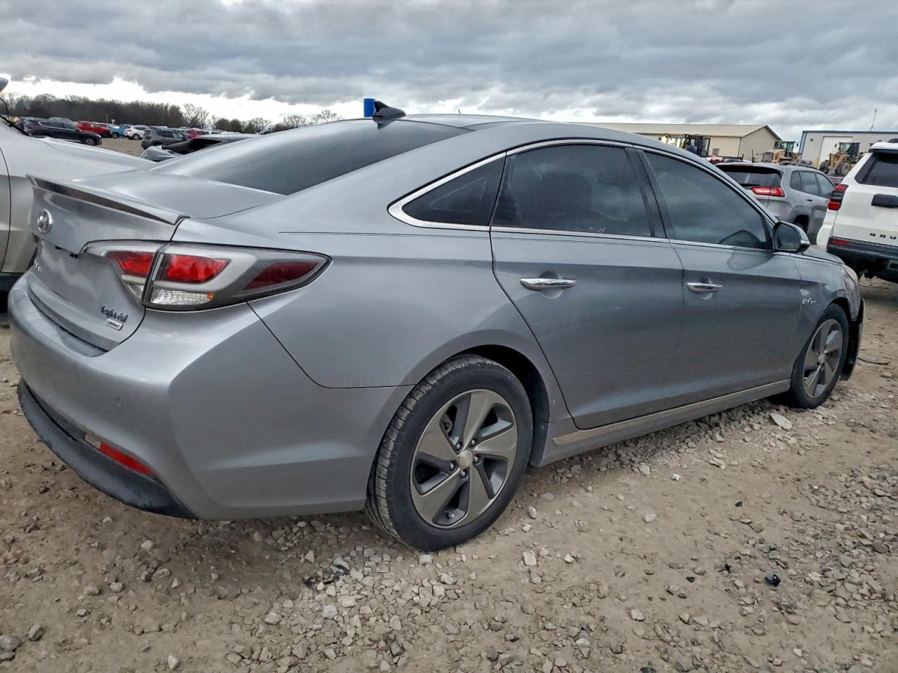 Hyundai SONATA Hybrid Image 3