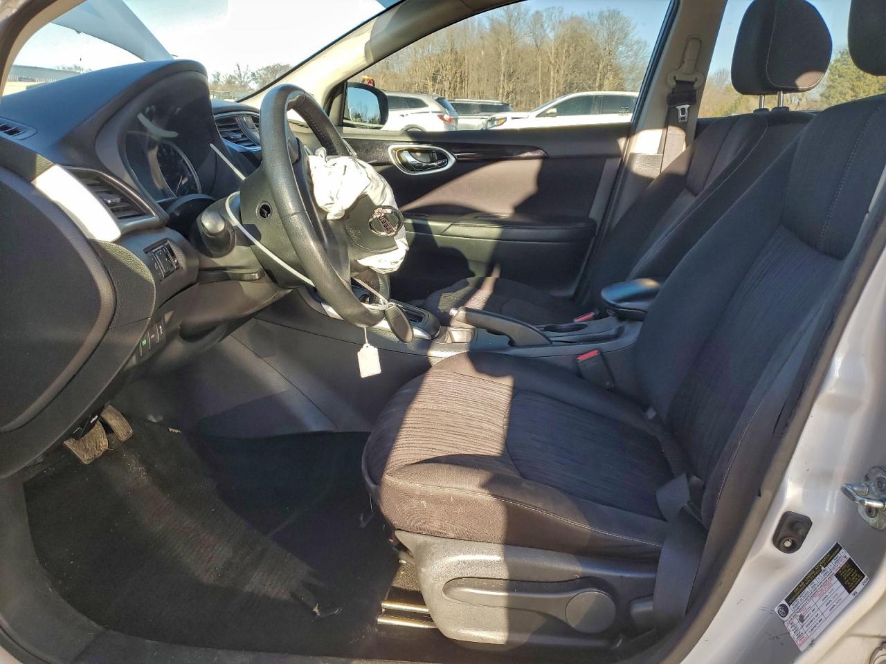 Nissan Sentra S Image 4