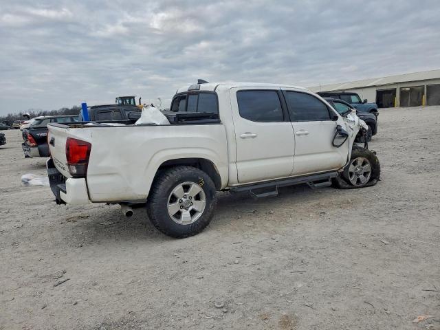 Toyota Tacoma Double Cab Image 9