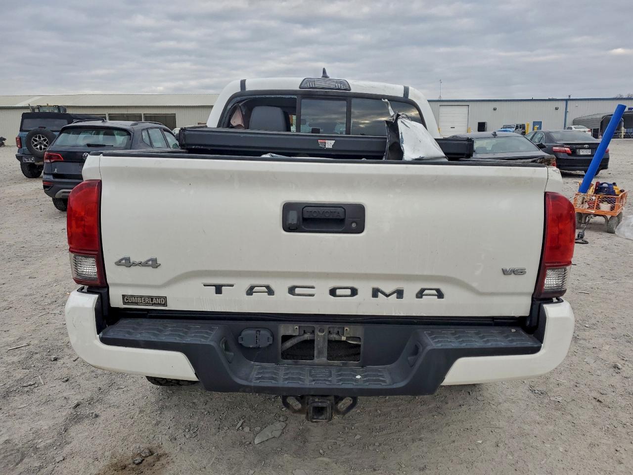 Toyota Tacoma Double Cab Image 4